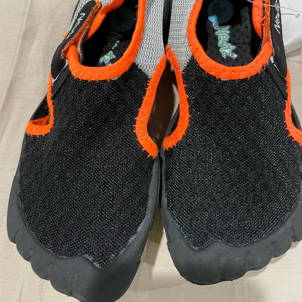 Boys Newtz water shoes. Size 11/12